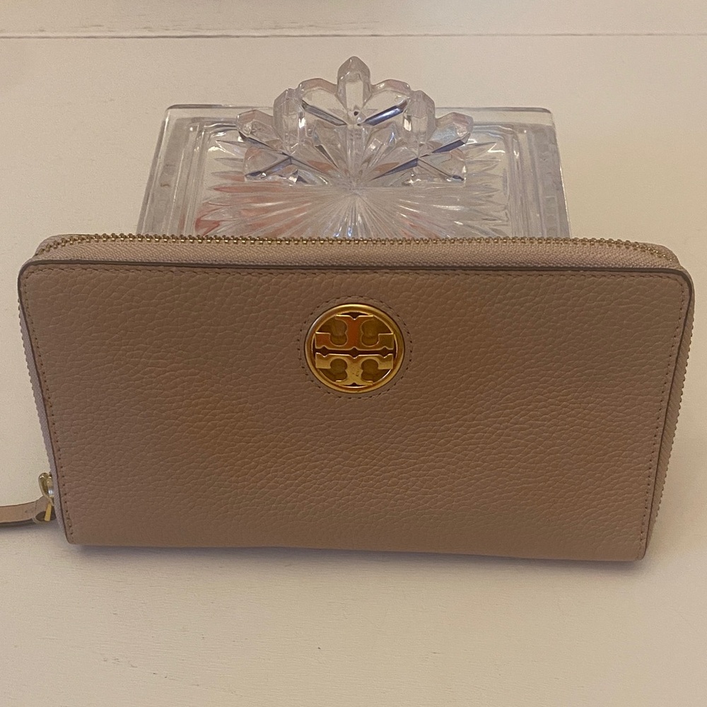 Tory Burch Taupe Pebbled Zip Wallet with Gold Emblem